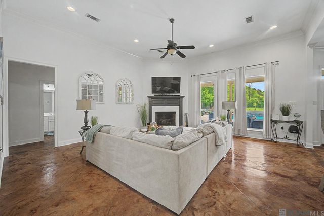 34062 Duff Rd, Walker, LA 70785