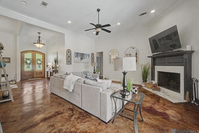 34062 Duff Rd, Walker, LA 70785