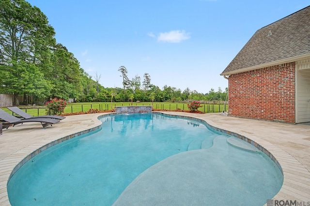 34062 Duff Rd, Walker, LA 70785