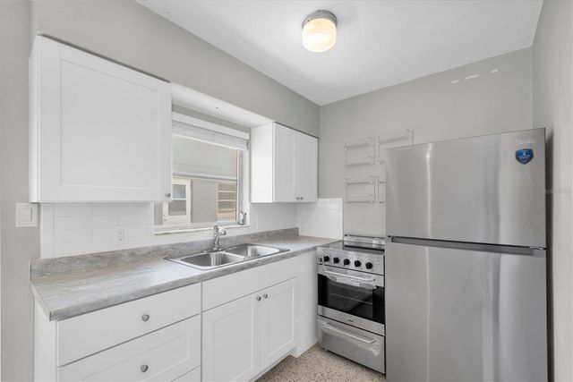 11095 2ND STREET E Unit B, Treasure Island, FL 33706