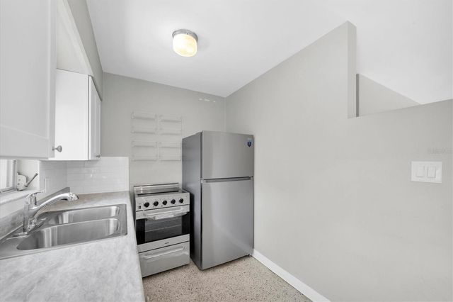 11095 2ND STREET E Unit B, Treasure Island, FL 33706