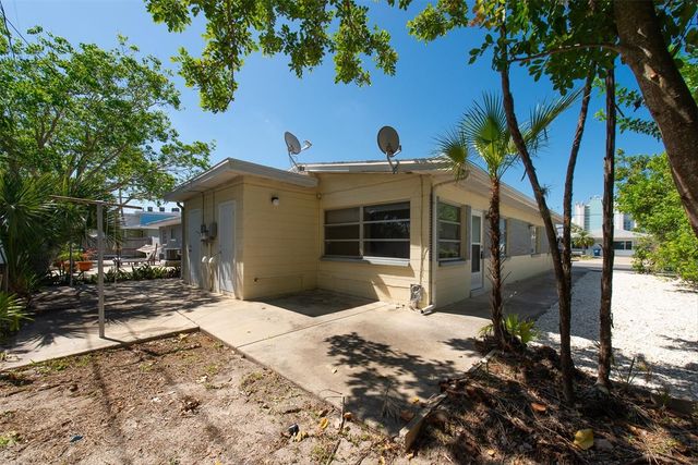 11095 2ND STREET E Unit B, Treasure Island, FL 33706