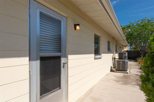 11095 2ND STREET E Unit B, Treasure Island, FL 33706