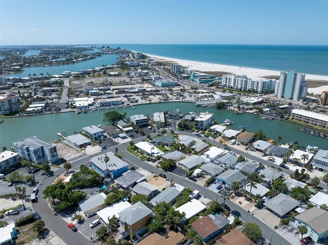 11095 2ND STREET E Unit B, Treasure Island, FL 33706