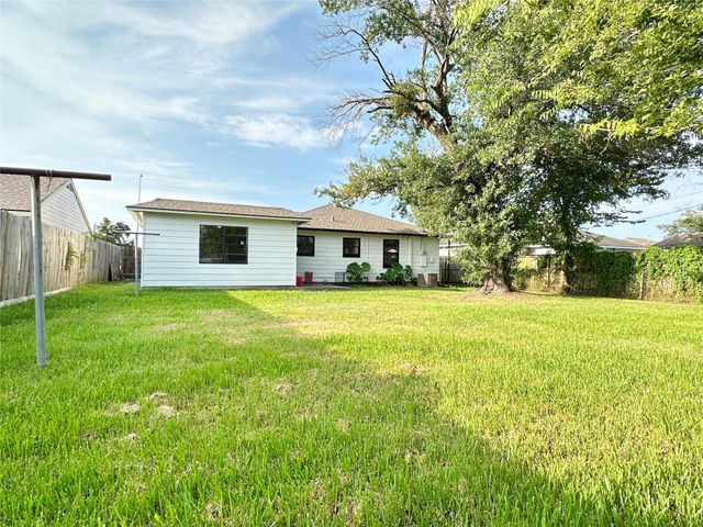 13222 Emporia Street, Houston, TX 77015