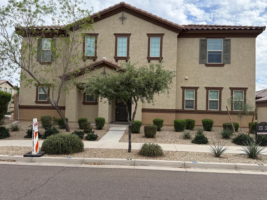 16579 W Jenan Drive, Surprise, AZ 85388