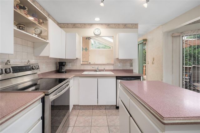 22 Golden View Drive, Johnston, RI 02919