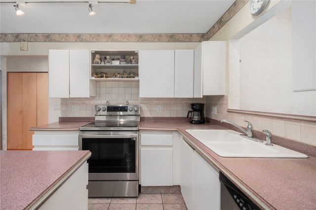 22 Golden View Drive, Johnston, RI 02919