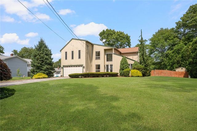 22 Golden View Drive, Johnston, RI 02919