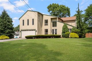 22 Golden View Drive, Johnston, RI 02919