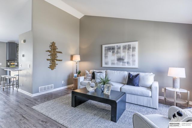 15454 Mormon Circle, Bennington, NE 68007