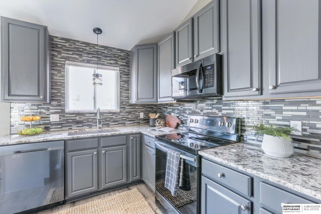 15454 Mormon Circle, Bennington, NE 68007