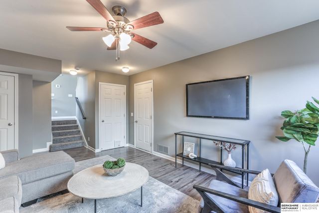 15454 Mormon Circle, Bennington, NE 68007