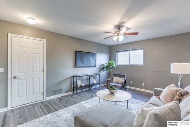 15454 Mormon Circle, Bennington, NE 68007