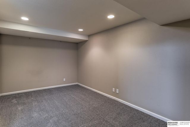 15454 Mormon Circle, Bennington, NE 68007