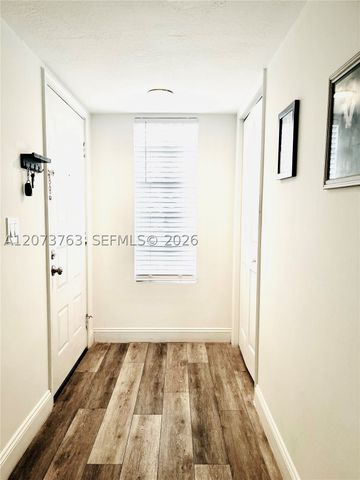 307 Lakeview Dr 202, Weston, FL 33326