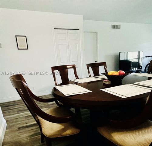 307 Lakeview Dr 202, Weston, FL 33326