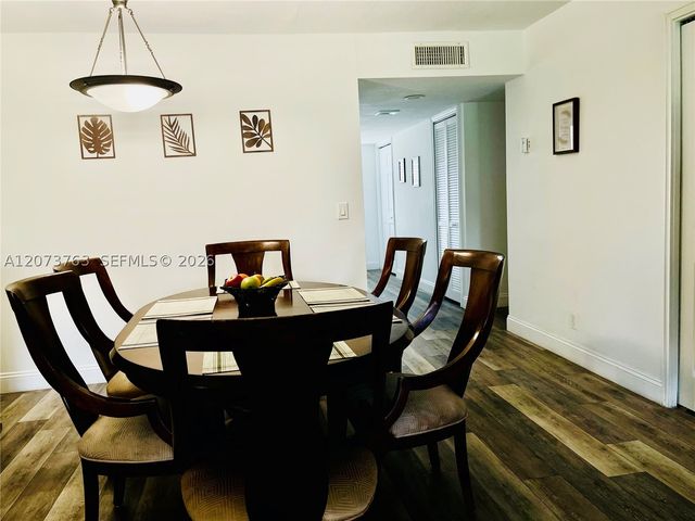 307 Lakeview Dr 202, Weston, FL 33326