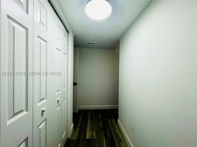 307 Lakeview Dr 202, Weston, FL 33326