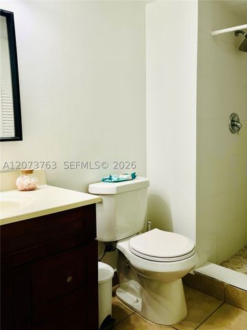 307 Lakeview Dr 202, Weston, FL 33326