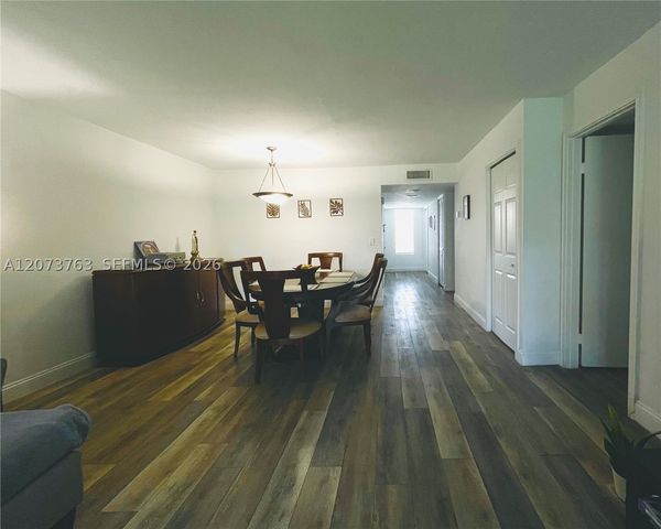 307 Lakeview Dr 202, Weston, FL 33326