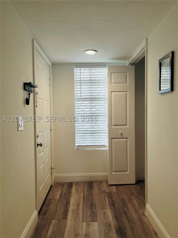 307 Lakeview Dr 202, Weston, FL 33326