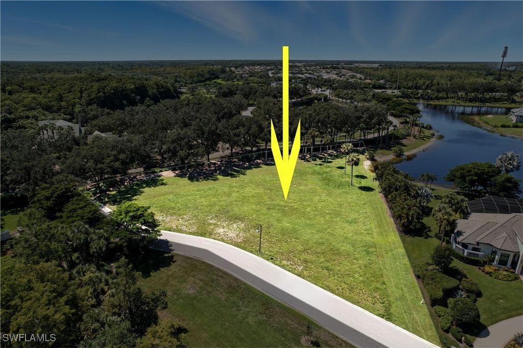 11242 Five Oaks LN, Naples, FL 34120