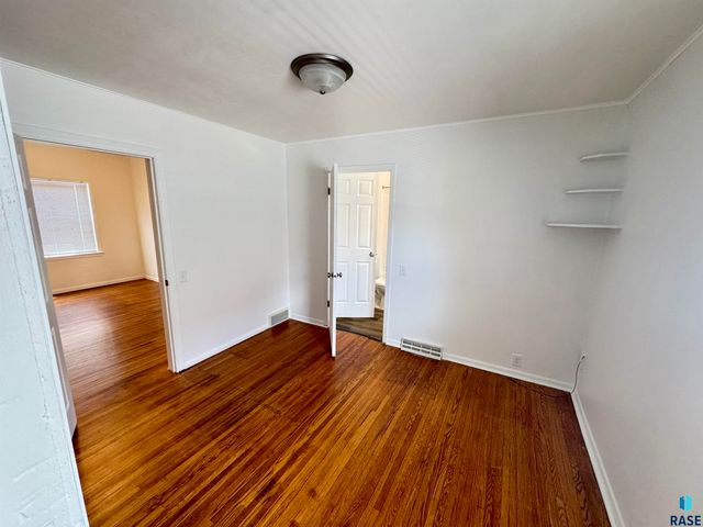807 W 12th St Street, Sioux Falls, SD 57104