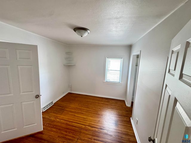 807 W 12th St Street, Sioux Falls, SD 57104