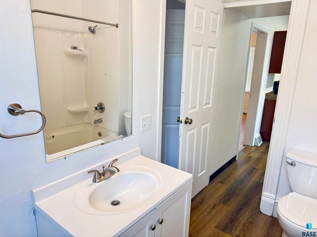 807 W 12th St Street, Sioux Falls, SD 57104