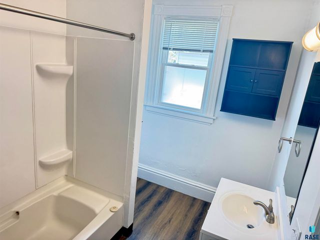 807 W 12th St Street, Sioux Falls, SD 57104