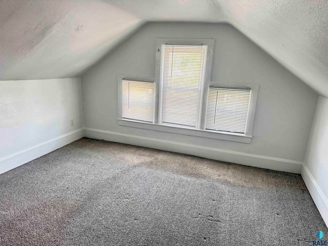 807 W 12th St Street, Sioux Falls, SD 57104