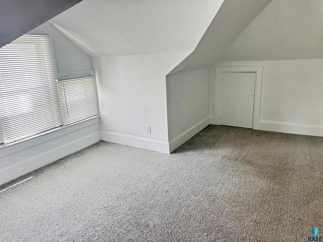 807 W 12th St Street, Sioux Falls, SD 57104