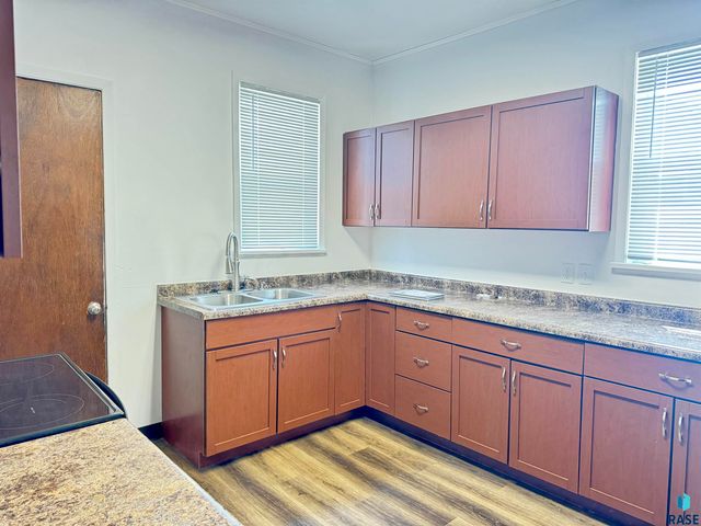 807 W 12th St Street, Sioux Falls, SD 57104