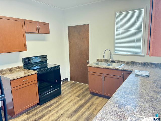 807 W 12th St Street, Sioux Falls, SD 57104