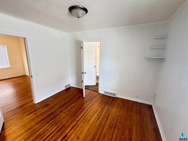 807 W 12th St Street, Sioux Falls, SD 57104