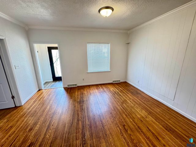 807 W 12th St Street, Sioux Falls, SD 57104