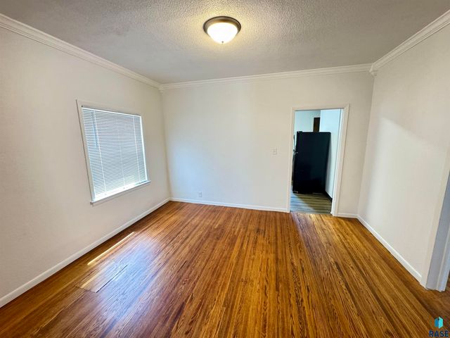 807 W 12th St Street, Sioux Falls, SD 57104