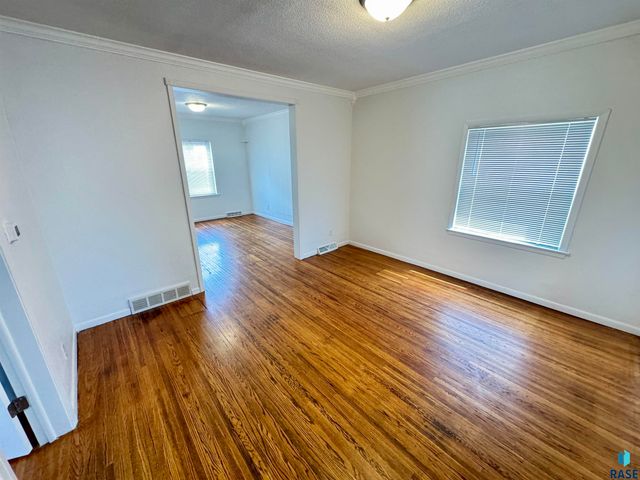 807 W 12th St Street, Sioux Falls, SD 57104
