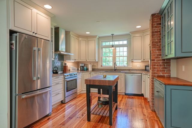302 S Bolton Rd, Bolton, MA 01740