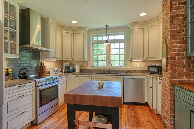 302 S Bolton Rd, Bolton, MA 01740