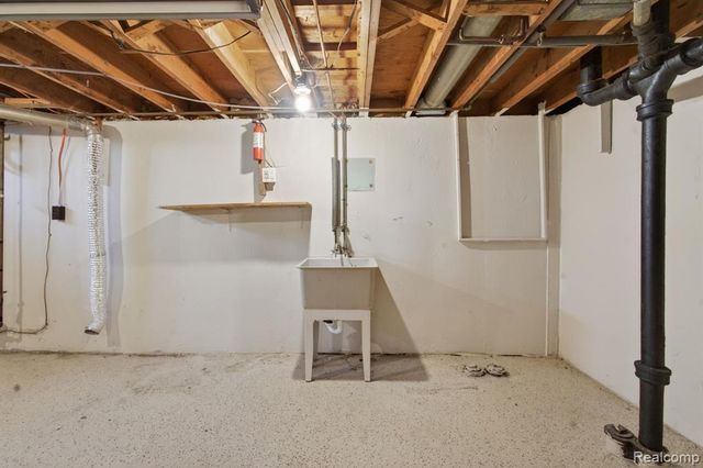 15226 Everly Street, Roseville, MI 48066