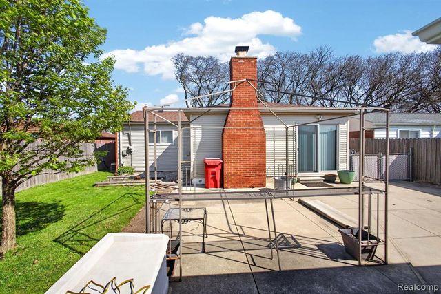 15226 Everly Street, Roseville, MI 48066