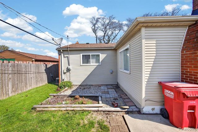 15226 Everly Street, Roseville, MI 48066