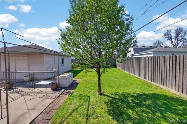 15226 Everly Street, Roseville, MI 48066