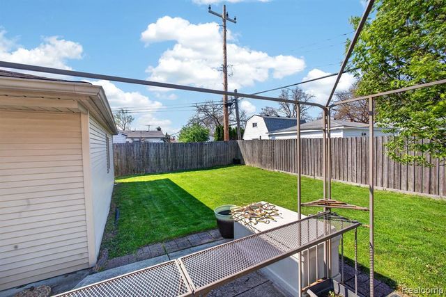 15226 Everly Street, Roseville, MI 48066