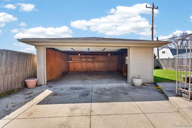 15226 Everly Street, Roseville, MI 48066