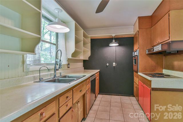 1 Hillcrest Lane, Black Mountain, NC 28711