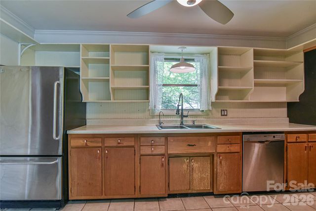 1 Hillcrest Lane, Black Mountain, NC 28711