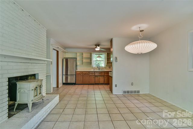 1 Hillcrest Lane, Black Mountain, NC 28711
